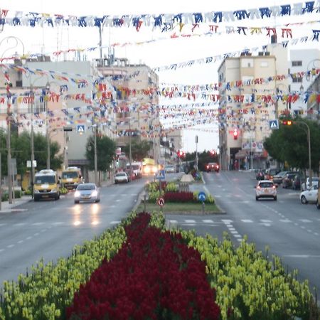 Apartments Petah Tiqwa - Bar Kochva Street Petach Tikva Exterior photo